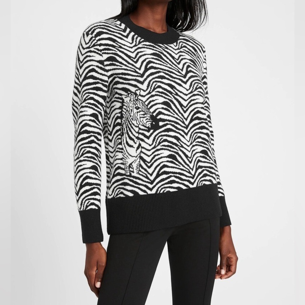 Banana Republic Black and White Zebra Intarsia Crewneck Sweater Size Medium